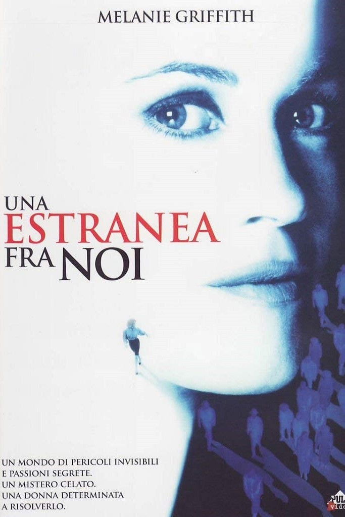Locandina di Una estranea fra noi